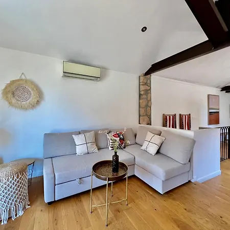 Renovated House In The Center Of *