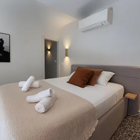 Renovated House In The Center Of Beausoleil