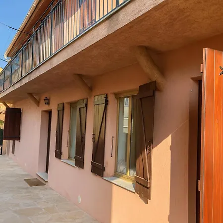 Semesterbostad Renovated House In The Center Of