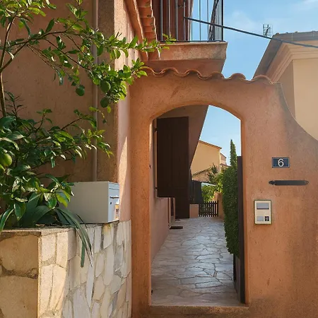 Semesterbostad Renovated House In The Center Of